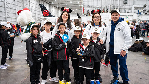 This morning, the first Air Canada and Dreams Take Flight from Montreal since 2019 took off with 150 children to Orlando to experience the trip-of-a-lifetime. (CNW Group/Air Canada)